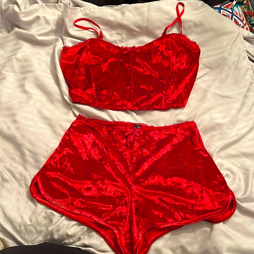 Fashion Nova- 2 piece sleeping set